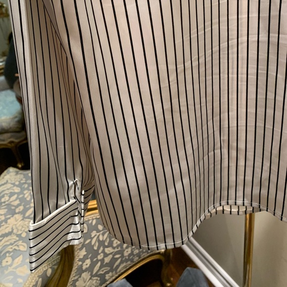 Jone New York Blouse Strip black in white.Excellent condition - Picture 12 of 16